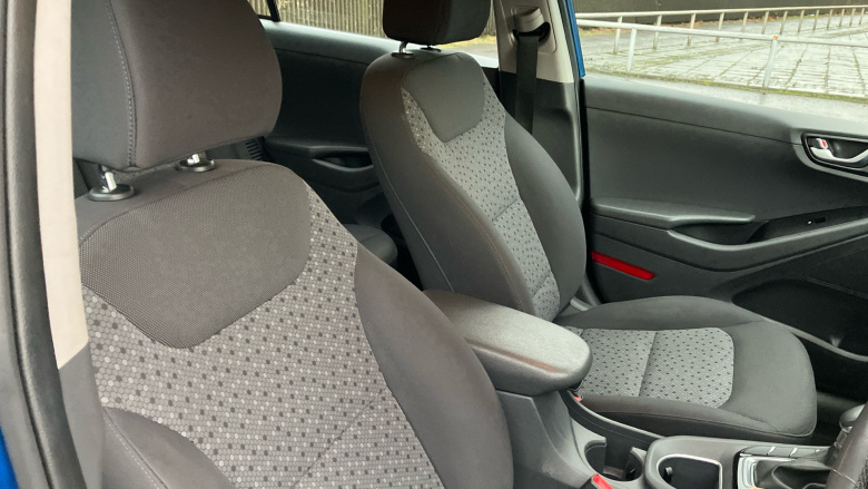 Hyundai IONIQ 1.6 GDi Plug-in Hybrid Premium 5dr DCT Hatchback